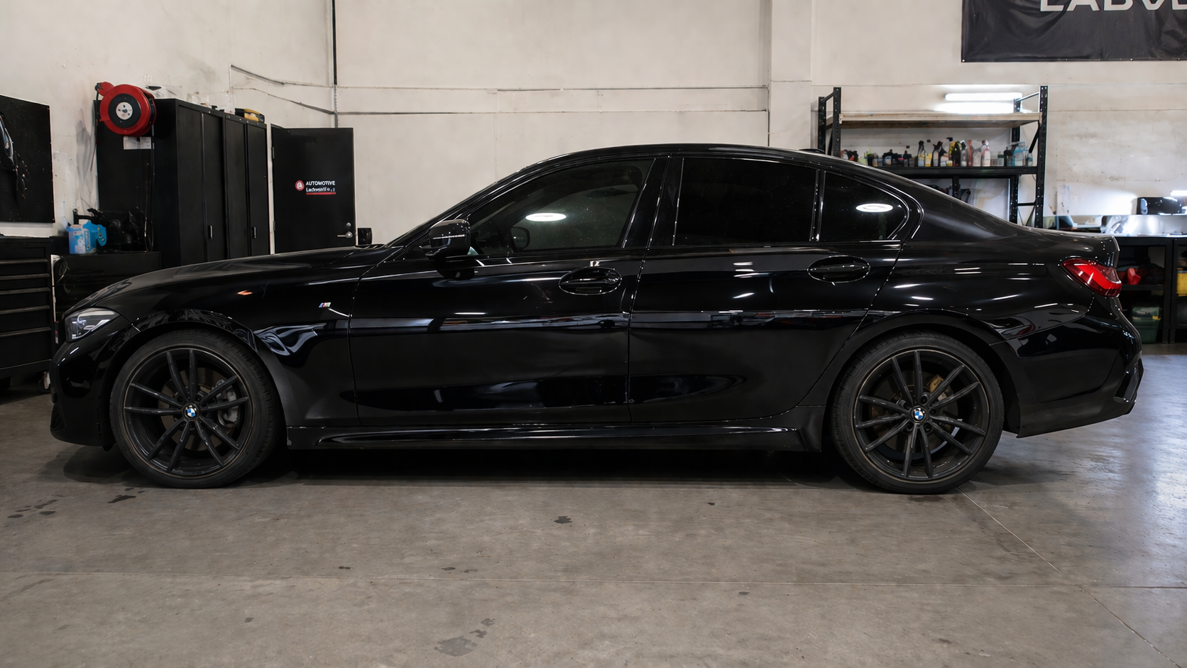 Etter polering, sort BMW med dyp glans